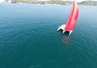 rouge gennaker spinnaker voile blanc trimaran yacht location